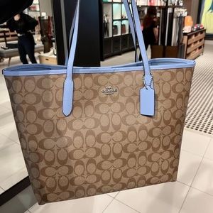 NWT Coach City Tote In Signature Canvas
